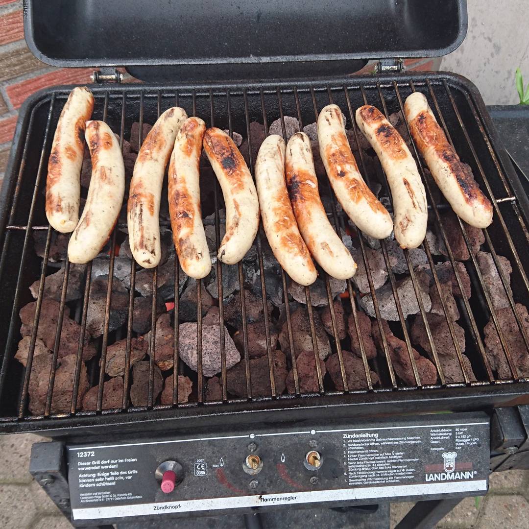 Das schöne Wetter genießen. Was gibt's besseres als in der Mittagspause zu Grillen