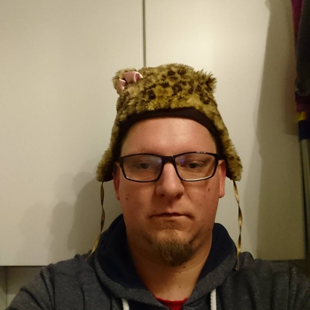 Meine Tochter ist der Meinung, dass ich ihre Mütze anziehen soll